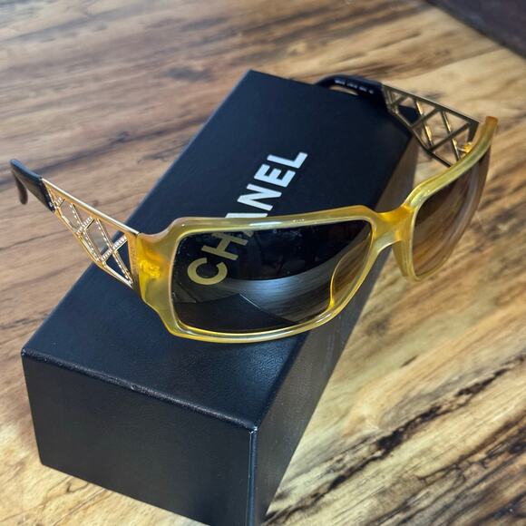Chanel Wraparound Sunglasses Authentic CoA - Picture 1 of 7
